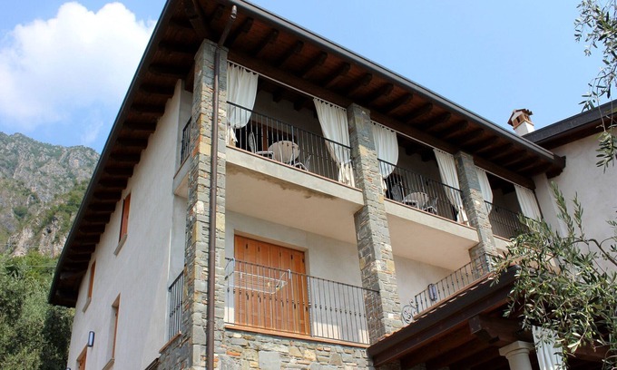 Marone Apartment | Apartment by Lake Iseo with Stunning Views