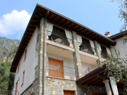 Marone Apartment | Apartment by Lake Iseo with Stunning Views
