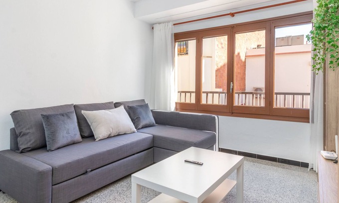 L'Escala Apartment | Apartment 'Can Lopits' with Balcony and Wi-Fi