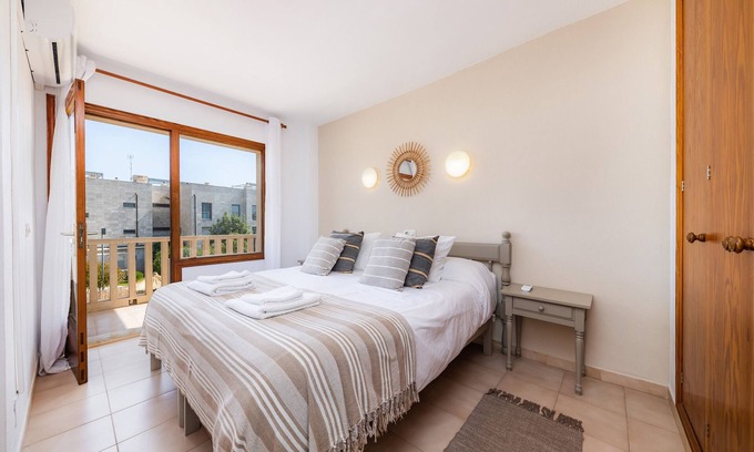 Cala Figuera Apartment | Apartment 'Can Salas 1 Dormitorio 104' with Sea View, Wi-Fi and Air Conditioning