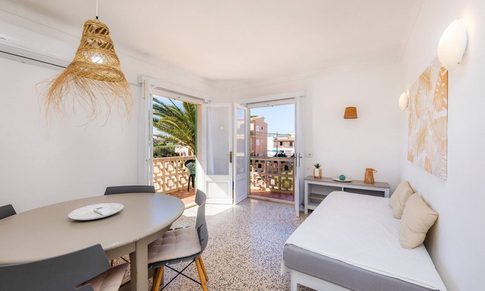 Cala Figuera Apartment | Apartment 'Can Salas 2 Dormitorios B' with Sea View, Wi-Fi and Air Conditioning