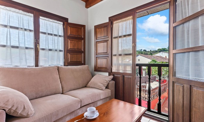 Bustio Apartment | Apartment 'Cantu' with Private Terrace, Balcony and Wi-Fi