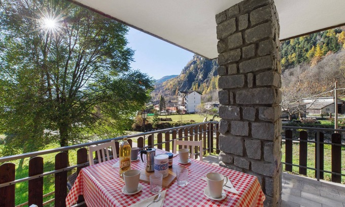 Antey-Saint-Andre Apartment | Apartment 'Casa Vacanze Roberto R2' with Mountain View, Shared Garden and Wi-Fi