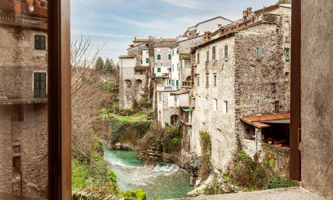 Bagnone Apartment | Apartment 'Casa Al Ponte Vecchio' with Private Terrace and Wi-Fi