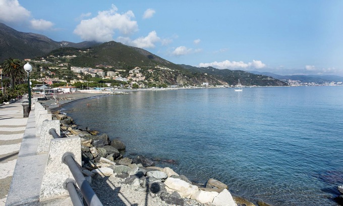Arenzano Apartment | Apartment 'Casa Azzurra' with Balcony and Wi-Fi