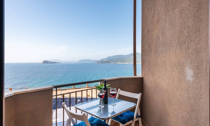 Teulada Apartment | Apartment 'Casa da AMare' close to the Beach with Balconies & A/C