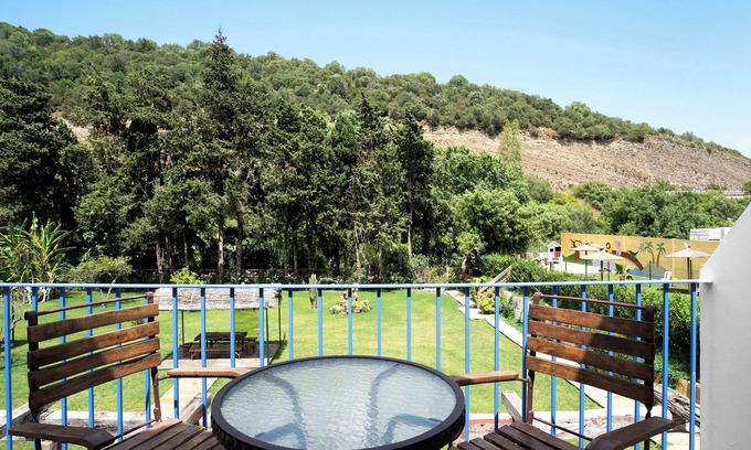 San Ambrosio Apartment | Apartment 'Casa de 10 - 4A' with Mountain View, Shared Pool & Wi-Fi