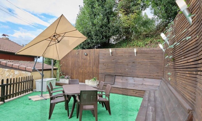Lugo de Llanera Apartment | Apartment Casa Paisán - mountain view