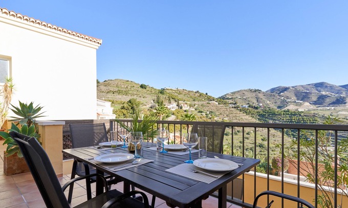 Velilla-Taramay House | Apartment "Casa Lola" with Private Terrace, Shared Pool & Wi-Fi