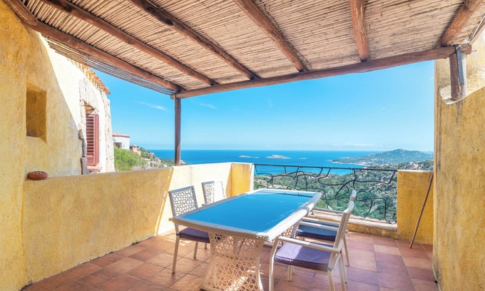 Porto Cervo Apartment | Apartment 'Casa Esmeralda' with Sea View and Private Terrace
