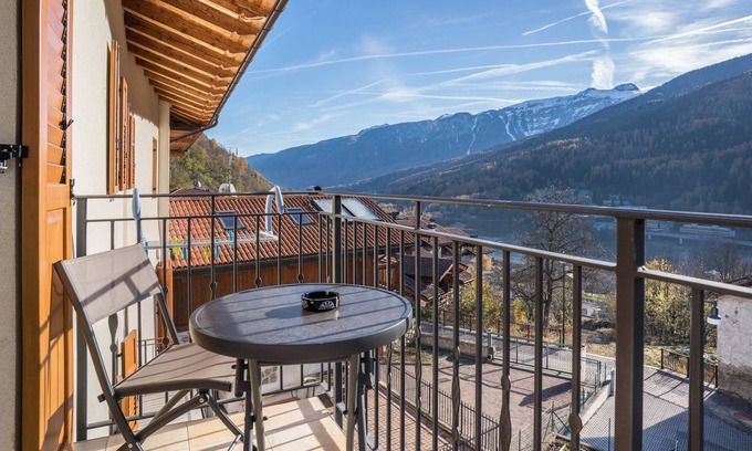 Mezzana Apartment | Apartment 'Casa Luca Mezzana' with Mountain View, Balcony and Wi-Fi