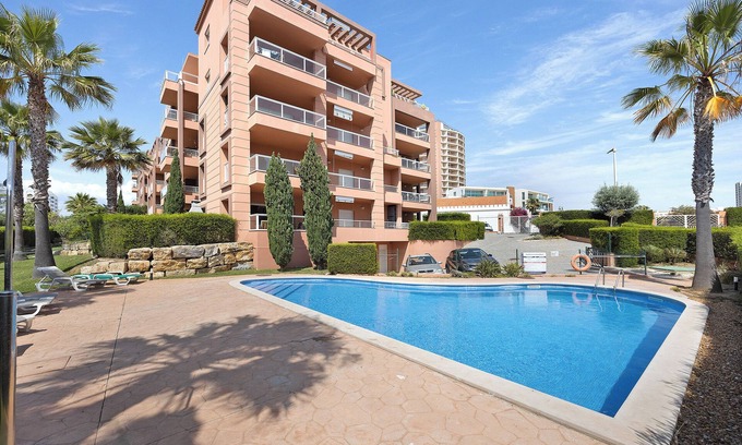 Praia da Rocha Apartment | Apartment 'Casa Minke' close to the Beach with Shared Pool & Wi-Fi