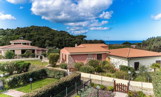 Rena Majore Apartment | Apartment "Casa Pineta" with Splendid Sea View, Private Garden, Terrace & A/C
