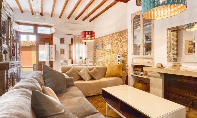 La Nucia Apartment | Apartment 'Casa Rural Les Avies Cerca Del Mar' with Private Terrace, Wi-Fi and Air Conditioning