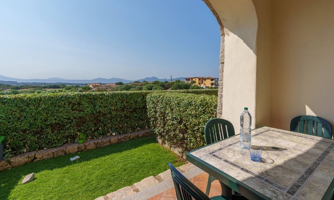 Murta Maria Apartment | Apartment 'Casa Vacanze Ananas' with Private Terrace, Private Garden and Air Conditioning