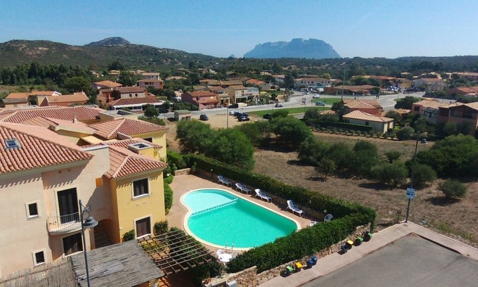 Murta Maria Apartment | Apartment 'Casa Vacanze Nespolo' with Shared Pool, Private Terrace and Air Conditioning
