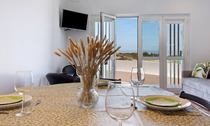 Viana do Castelo Apartment | Apartment 'Casa Vasconcelos' with Sea View, Private Terrace and Wi-Fi