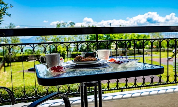 Preveza Apartment | Apartment 'Cinderella's Nest' with Sea View, Wi-Fi and Air Conditioning