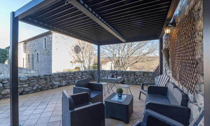 Lanas Apartment | Apartment 'Cocoon - Bord Ardèche' with Private Terrace and Wi-Fi