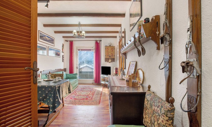 Courmayeur Apartment | Apartment 'Courmayeur 3V21' with Mountain View, Balcony and Wi-Fi