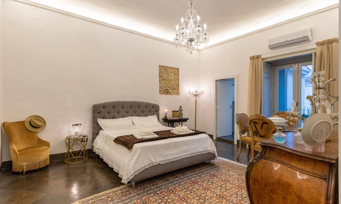 Ragusa Apartment | Apartment 'D'Incanto' with Balcony, Wi-Fi and Air Conditioning