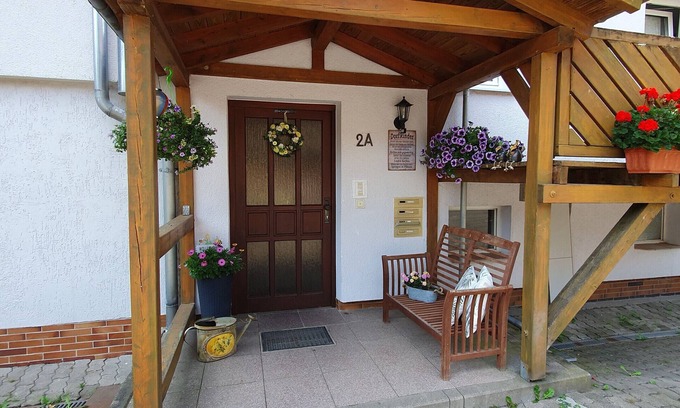 Naumburg Apartment | Apartment 'D Und R Schwesternherz' with Wi-Fi
