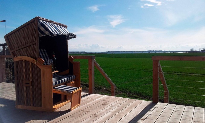 Neue Tiefe Apartment | Apartment FehmAmore with terrace in the house Strandallee 2 on Fehmarn