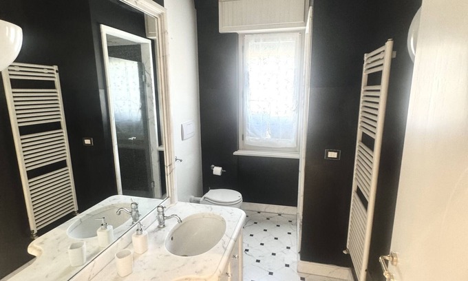 Prato Apartment | Apartment-Designer-Ensuite with Shower