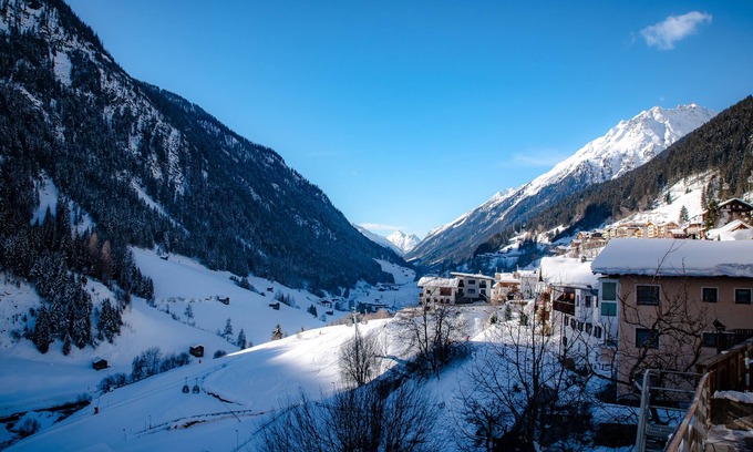 Kappl Apartment | Apartment directly in Kappl, 6-8 people, 110m², close to the slopes