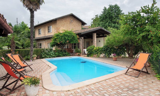 Costigliole d'Asti Apartment | Apartment 'Dolcetto' with Mountain View, Shared Pool and Wi-Fi