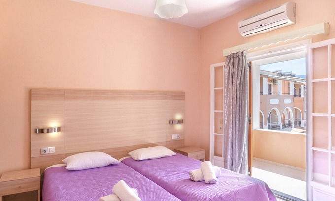 Agios Georgios Pagon Apartment | Apartment Dora Pagoi 3 with Mountain View, Shared Garden & Wi-Fi