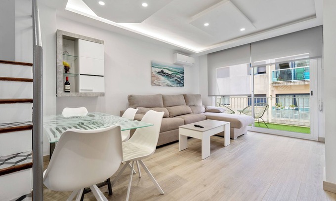 Calafell Apartment | Apartment 'Duplex Center' with Balcony, Wi-Fi and Air Conditioning