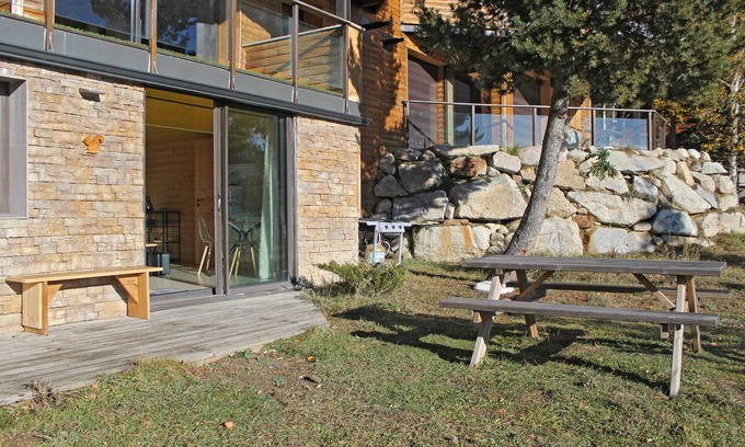 Les Angles Apartment | Apartment ECUREUIL in new chalet overlooking Lac de Matemale sleeps 5