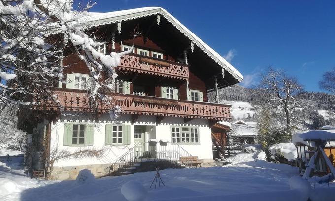 Muhlbach im Pinzgau Apartment | Apartment "Emerald" in traditional Austrian wooden chalet
