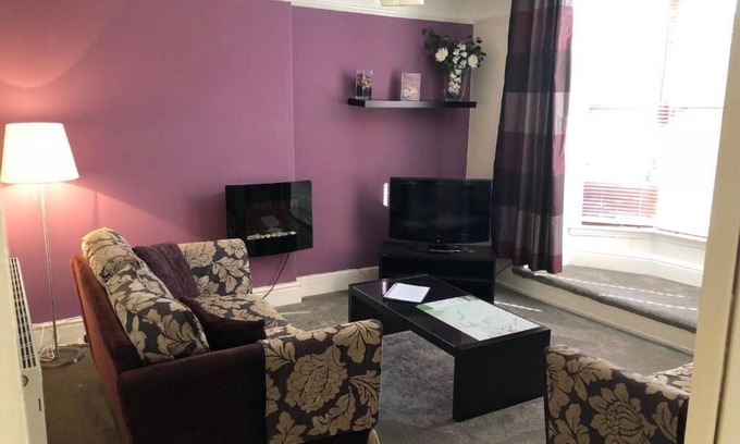 Rhayader Apartment | Apartment-Ensuite-Two Bedroom