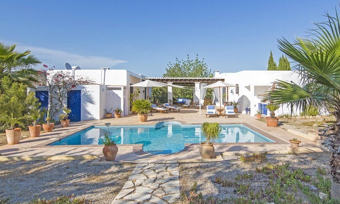Santa Eulalia del Rio House | Apartment with beautiful garden and pool