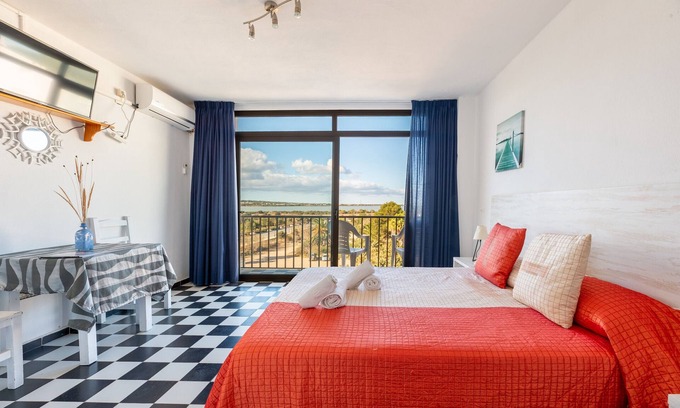 Es Pujols Apartment | Apartment 'Estudio Mirada 304' with Lake View, Wi-Fi and Air Conditioning