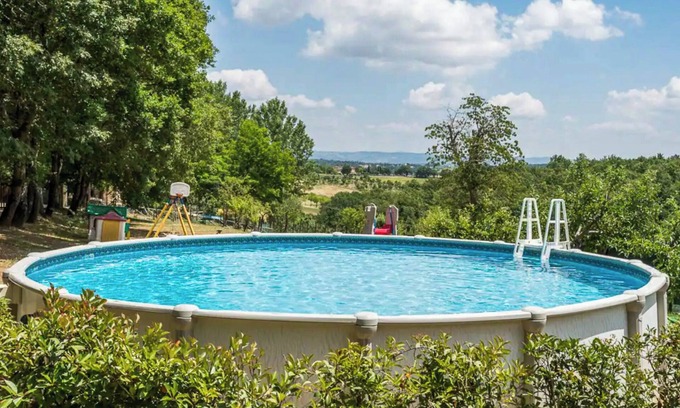 Colle di Val d'Elsa Apartment | Apartment 'Faetino - Pavone' with Shared Pool, Private Garden and Wi-Fi