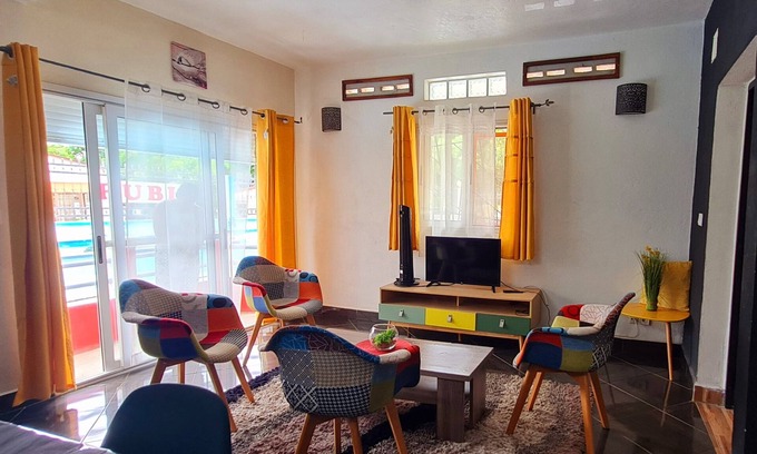 Mahajanga Apartment | Apartment F4 MIAMI swimming pool terrace corner barbecue. Peace and security