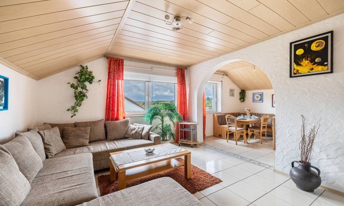 Großengstingen Apartment | Apartment 'Fabio' with Private Terrace and Wi-Fi