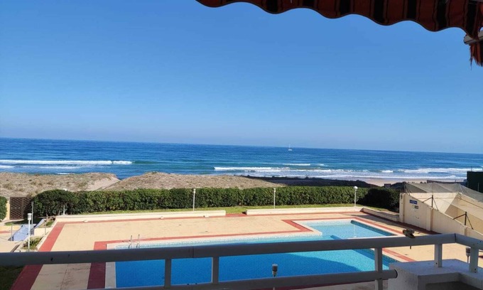 Sueca Apartment | Apartment facing the sea, with private access to the beach and pool.