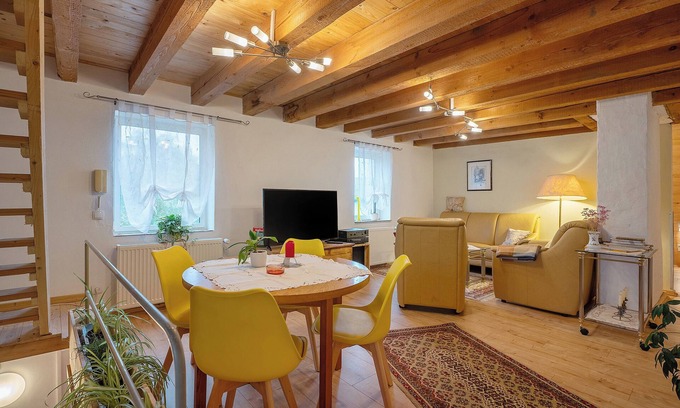 Hundheim Apartment | Apartment 'Ferienhaus Störzel - Wohnung B' with Balcony and Wi-Fi