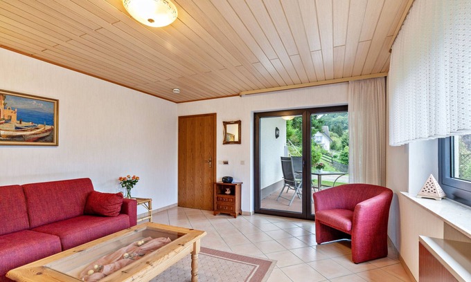 Haintchen Apartment | Apartment 'Ferienwohnung Klug' with Private Terrace, Shared Garden and Wi-Fi