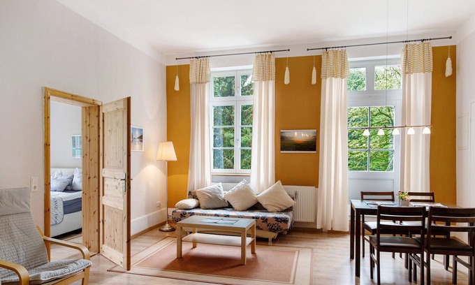 Krakow am See Apartment | Apartment 'Ferienwohnung 4' with Shared Terrace, Shared Garden
