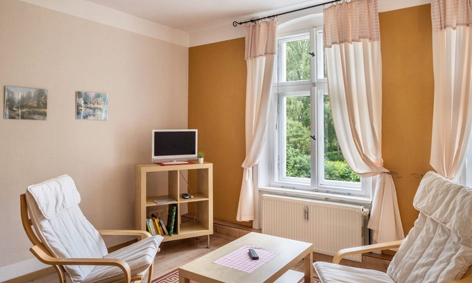 Krakow am See Apartment | Apartment 'Ferienwohnung 2 Mit Hund' with Shared Terrace and Shared Garden