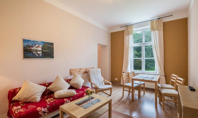 Krakow am See Apartment | Apartment 'Ferienwohnung 8' with Shared Terrace and Shared Garden