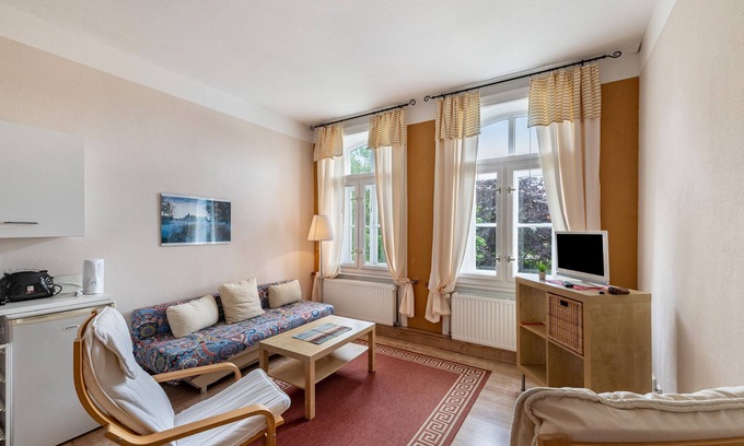 Krakow am See Apartment | Apartment 'Ferienwohnung 9' with Shared Terrace and Shared Garden