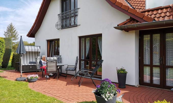 Brodersdorf Apartment | Apartment 'Ferienwohnungen Evi Opp - Evita' with Private Terrace, Private Garden and Wi-Fi