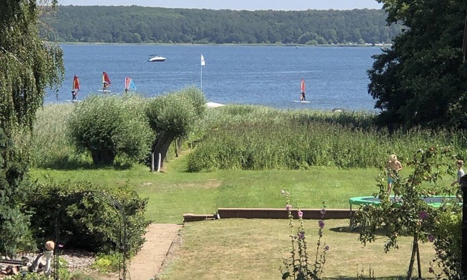 Plau am See Apartment | Apartment 'Ferienwohnung Seeblick' with Lake View, Private Terrace and Wi-Fi