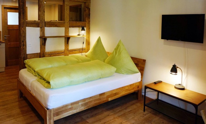 Alpirsbach Apartment | Apartment 'Ferienwohnung Im Denkmal 1' with Wi-Fi